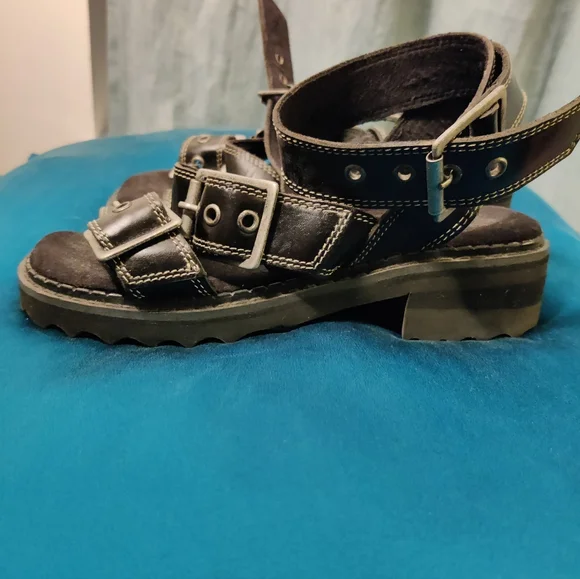 Black Leather Fluevog Sandals Size 6 - Picture 5 of 5